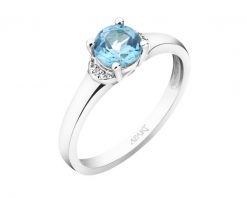 Pierścionek z białego złota z diamentami i topazem Sky Blue - próba 585. Białe pierścionki Apart, z diamentem, złote. Za 2,490.00 zł.