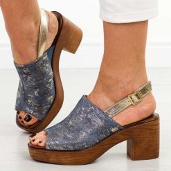 Niebieskie jeans sandały damskie na obcasie M.Daszyński 23126-7. Niebieskie sandały M.Daszyński, bez wzorów, z jeansu, biznesowe, bez obcasa, na obcasie, bez zapięcia. Za 169.00 zł.