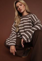 Brązowy Oversizowy Sweter w Paski z Dzianiny z Wełną i Wiskozą Aventole. Brązowe swetry Renee, z aplikacjami, z dzianiny, bez ramiączek. Za 149.99 zł.