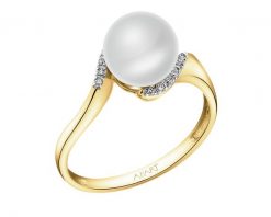 Pierścionek z żółtego złota z diamentami i perłą - próba 585. Żółte pierścionki Apart, z diamentem, złote. Za 2,990.00 zł.