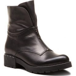 Botki KARINO - 2598/076-4 Czarny. Czarne botki Karino, bez wzorów, ze skóry, bez obcasa, bez zapięcia. W wyprzedaży za 269.00 zł.