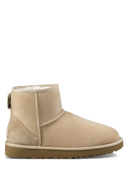 UGG Skórzane botki "Classic Mini II" w kolorze beżowym rozmiar: 36. Brązowe botki UGG, bez wzorów, z materiału, z okrągłym noskiem, bez obcasa, bez zapięcia. Za 674.39 zł.