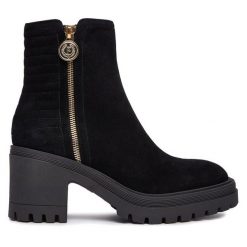 Botki Pollini. Czarne botki Pollini, bez wzorów, bez obcasa, na słupku, bez zapięcia. Za 2,299.00 zł.