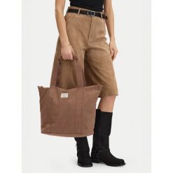 Torebka Guess Jeans. Brązowe shopper Guess Jeans, z aplikacjami, z jeansu, bez dodatków. Za 199.99 zł.