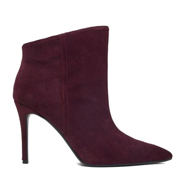 Botki GINO ROSSI. Czerwone botki Gino Rossi, bez wzorów, bez obcasa, na szpilce, bez zapięcia. Za 379.99 zł.
