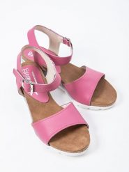 Zapato Skórzane sandały w kolorze różowym na koturnie rozmiar: 41. Różowe sandały Zapato, bez wzorów, ze skóry, z otwartym noskiem, bez obcasa, na koturnie, bez zapięcia. Za 173.60 zł.