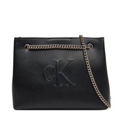 Torebka Calvin Klein Jeans. Czarne torebki klasyczne Calvin Klein Jeans, bez wzorów, z jeansu, bez dodatków. Za 269.99 zł.
