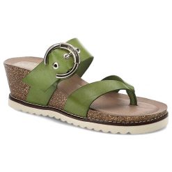 Zielone Klapki Yokono Wygodne Buty Na Koturnie. Zielone klapki Yokono, bez wzorów, ze skóry, bez obcasa, na koturnie. Za 209.00 zł.