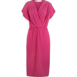 Sukienka kopertowa z kolekcji Maite Kelly bonprix jeżynowy. Fioletowe sukienki bonprix, bez wzorów, bez kołnierzyka, bez ramiączek, kopertowe. Za 54.99 zł.
