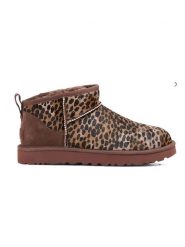 UGG Skórzane botki "Classic Ultra Mini Caspian" w kolorze brązowym rozmiar: 37. Brązowe botki UGG, bez wzorów, z wełny, bez obcasa, bez zapięcia. Za 594.39 zł.