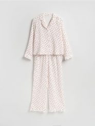 Muślinowa piżama w serca - złamana biel. Piżamy Reserved, bez wzorów, z bawełny, bez ramiączek. Za 159.99 zł.