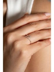 Lodie Silver Srebrny pierścionek z cyrkoniami rozmiar: onesize. Szare pierścionki Lodie Silver, z cyrkonią, srebrne. Za 91.56 zł.