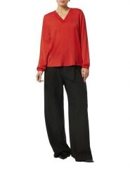 S.Oliver Bluzka w kolorze czerwonym rozmiar: 44. Czerwone bluzki S.Oliver, s, bez wzorów, bez kołnierzyka, bez ramiączek. Za 130.99 zł.