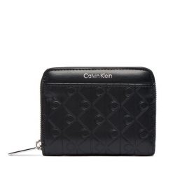 Mały Portfel Damski Calvin Klein. Czarne portfele Calvin Klein, bez wzorów. Za 299.99 zł.