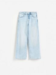 Jeansy regular comfort - niebieski. Niebieskie jeansy Reserved, bez wzorów. Za 139.99 zł.