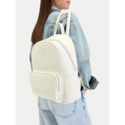 Plecak Guess Jeans. Białe plecaki Guess Jeans, z aplikacjami, z jeansu. Za 279.99 zł.