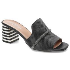 Czarne Klapki Venezia Eleganckie Skórzane Buty. Czarne klapki Venezia, z aplikacjami, ze skóry, bez obcasa, na obcasie. Za 329.00 zł.