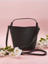 Torebka bucket bag - czarny. Czarne torby na ramię Sinsay, bez wzorów, ze skóry, na ramię, bez dodatków. Za 27.99 zł.