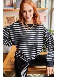 Olalook Bluza w kolorze czarnym rozmiar: S. Czarne bluzy Olalook, s, bez wzorów, bez kaptura. Za 48.39 zł.