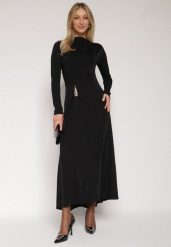 Czarna Koktajlowa Sukienka Ozdobiona Metaliczną Aplikacją i Marszczeniem z Boku Retima. Czarne sukienki Born2be, m, z aplikacjami, eleganckie, bez kołnierzyka, bez ramiączek. Za 149.99 zł.