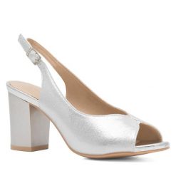 Sandały Clara Barson. Szare sandały Clara Barson, bez wzorów, bez obcasa, na słupku, bez zapięcia. Za 79.99 zł.