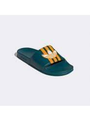 Adidas Klapki "Adilette" w kolorze zielonym rozmiar: 40,5. Zielone klapki Adidas, bez wzorów, z otwartym noskiem, bez obcasa. Za 176.08 zł.