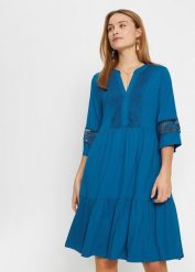 Sukienka tunikowa z miękkiej wiskozy. Niebieskie sukienki bonprix, bez wzorów, z koronki, bez kołnierzyka, bez ramiączek, mini. Za 142.99 zł.