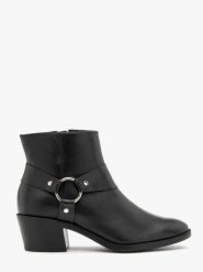 Czarne botki biker boots. Czarne botki Ryłko, bez wzorów, ze skóry, z okrągłym noskiem, za kostkę, bez obcasa, na obcasie, bez zapięcia. Za 479.99 zł.