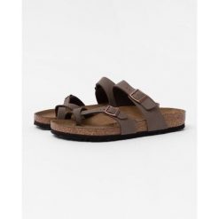 Klapki unisex Birkenstock 071061. Brązowe klapki Birkenstock, bez wzorów, z materiału, bez obcasa. Za 405.90 zł.