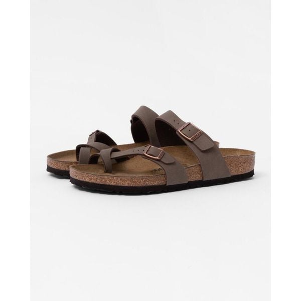 Klapki unisex Birkenstock 071061. Brązowe klapki Birkenstock, bez wzorów, z materiału, bez obcasa. Za 679.99 zł.