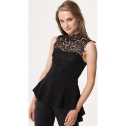 Czarny Top Must Be There. Czarne topy Born2be, l, bez wzorów, z dzianiny, bez kołnierzyka, bez ramiączek. Za 49.99 zł.