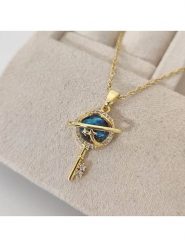 Nakkash Pozłacany naszyjnik z zawieszką - dł. 42 cm rozmiar: onesize. Żółte naszyjniki Nakkash, z cyrkonią, pozłacane. Za 91.77 zł.