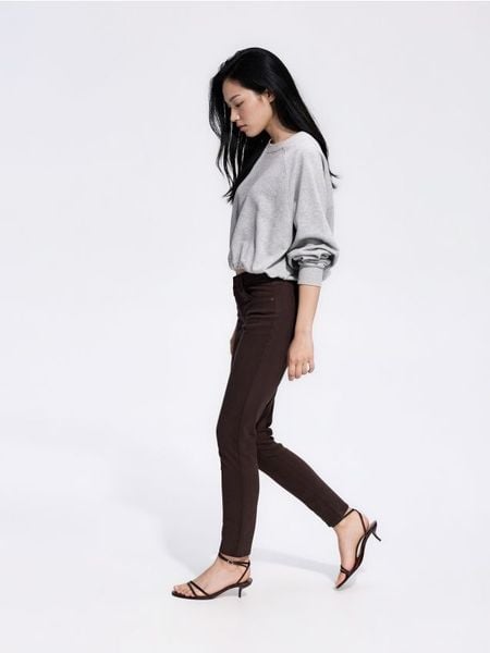 Jeansy slim fit - brązowy. Brązowe jeansy Reserved, bez wzorów. Za 99.99 zł.