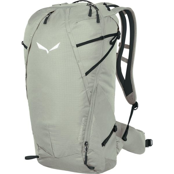 Torba turystyczna Salewa MTN Trainer 2 22 W. Czarne torby podróżne Salewa, bez wzorów, z nylonu. Za 543.43 zł.