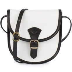 Listonoszka skórzana BELTIMORE K68 biało-czarna. Czarne torebki klasyczne bez wzorów, ze skóry, bez dodatków. Za 129.90 zł.
