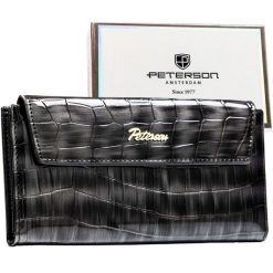 Szary portfel damski ze skóry ekologicznej zamykany na zatrzask - Peterson. Szare portfele Peterson, z aplikacjami, ze skóry ekologicznej. Za 94.99 zł.