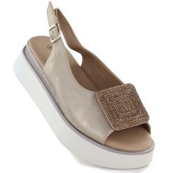 Sandały damskie na grubej platformie złote Potocki SZ12590. Żółte sandały POTOCKI, bez wzorów, ze skóry ekologicznej, bez obcasa, bez zapięcia. Za 169.99 zł.