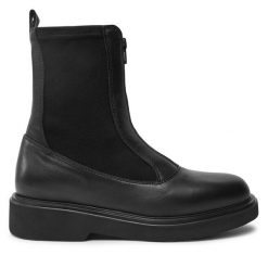 Botki Unisa. Czarne botki Unisa, bez wzorów, bez obcasa, na płaskiej podeszwie, bez zapięcia. Za 629.99 zł.