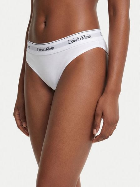 Calvin Klein Underwear Stringi LV00QF8518 Biały. Białe stringi Calvin Klein Underwear, bez wzorów, z bawełny. Za 69.99 zł.