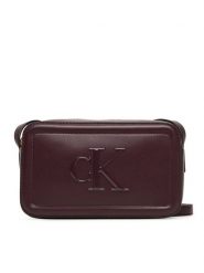 Calvin Klein Torebka Bold Ck Camera Bag LV04F3220G Bordowy. Czerwone listonoszki Calvin Klein, bez wzorów, ze skóry, bez dodatków. Za 349.99 zł.