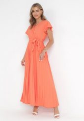 Pomarańczowa Elegancka Sukienka Maxi w Plisy z Kopertowym Dekoltem i Wiązaniem Thessi. Brązowe sukienki Born2be, na lato, m, bez wzorów, eleganckie, bez kołnierzyka, bez ramiączek, maxi, kopertowe. Za 69.99 zł.