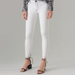 Jeansy skinny z kontrastowymi przeszyciami - Biały. Jeansy Mohito. Za 119.99 zł.