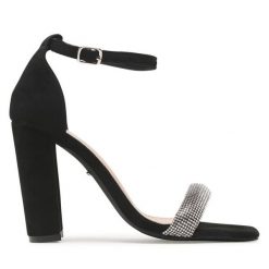 Sandały DeeZee. Czarne sandały DeeZee, bez wzorów, bez obcasa, na słupku, bez zapięcia. Za 139.99 zł.