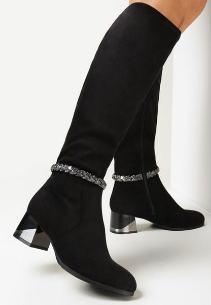 Czarne Kozaki z Ekozamszu na Słupku z Metaliczną Wstawką i Warkoczem z Cyrkonii Brebora. Czarne kozaki Born2be, przed kolano, bez obcasa, na obcasie, bez zapięcia. Za 139.99 zł.