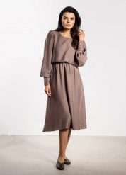 Elegancka sukienka rozkloszowana z bufiastym rękawem taupe. Szare sukienki Infinite You, do pracy, na jesień, m, bez wzorów, z materiału, biznesowe, bez kołnierzyka, bez ramiączek, midi, dopasowane. Za 329.00 zł.