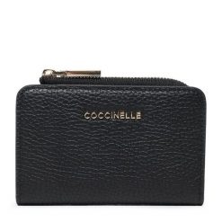 Mały Portfel Damski Coccinelle. Czarne portfele Coccinelle, bez wzorów. Za 399.99 zł.