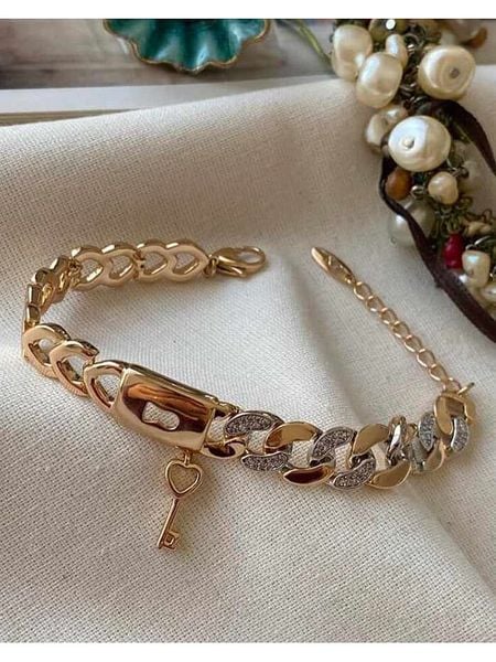 Luseera Pozłacana bransoletka z elementem ozdobnym rozmiar: onesize. Żółte bransoletki Luseera, z cyrkonią, pozłacane. Za 65.99 zł.