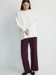 Bluza z kieszeniami - złamana biel. Bluzy Reserved, l, bez wzorów, z bawełny, bez kaptura. W wyprzedaży za 49.99 zł.