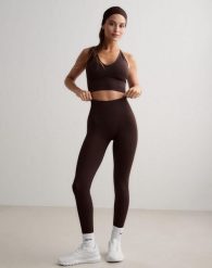 Damskie legginsy invisible scrunch, squat proof Shape Seamless brązowe. Brązowe legginsy AIM'N, s, bez wzorów, z dzianiny, z podwyższonym stanem. Za 297.00 zł.