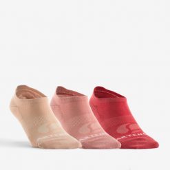 Skarpety sportowe tenis Artengo RS160 krótkie 3 pary. Czerwone skarpety ARTENGO, bez wzorów, z bawełny. Za 29.99 zł.